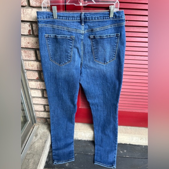 Old Navy Curvy Profile Mid Rise Dark Wash Jeans - Women’s size 12 long - Picture 8 of 9